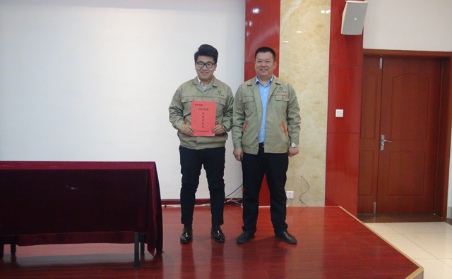 總經(jīng)理和營銷部簽訂目標責任書.jpg 總經(jīng)理和營銷部簽訂目標責任書.jpg