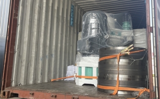 2套160kw鋸末顆粒機(jī)發(fā)往東南亞，生產(chǎn)線已裝車，準(zhǔn)備發(fā)貨