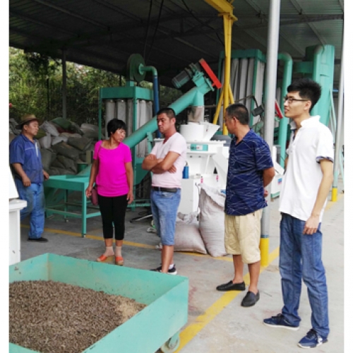 安徽客戶考察團(tuán)采購(gòu)秸稈顆粒機(jī)生產(chǎn)線